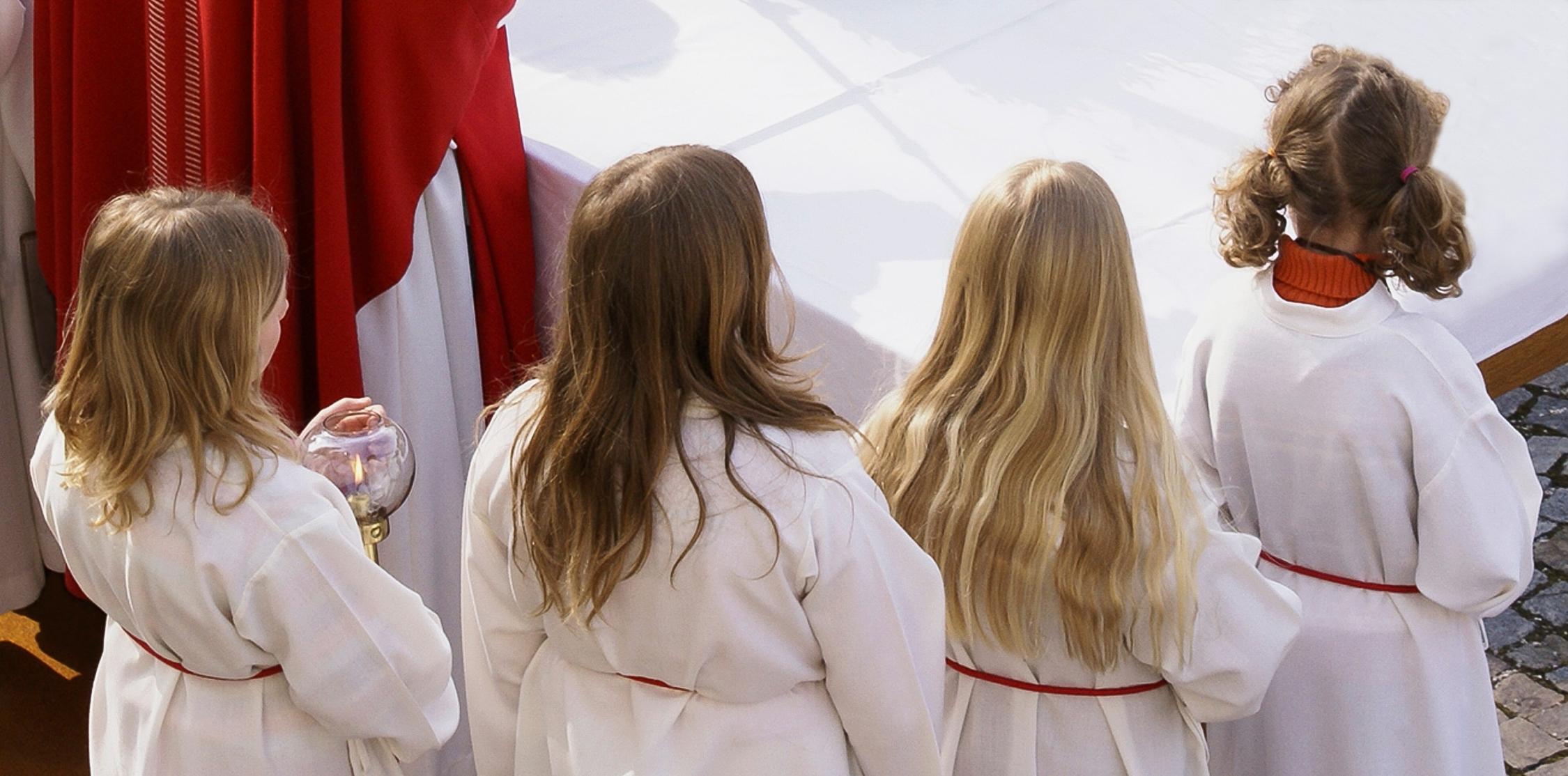 Ministranten im Dienst